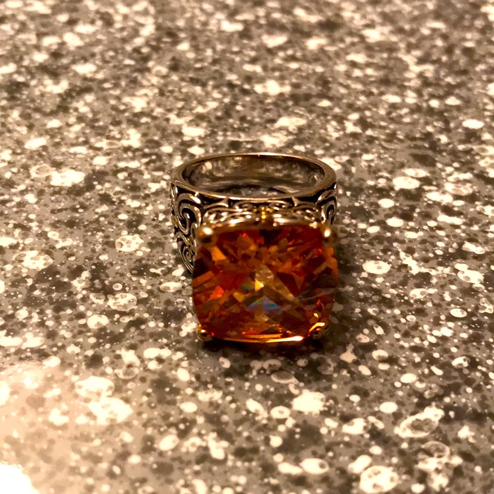 Ring Woman’s Size 6-7 NEW